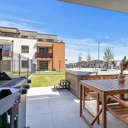 Boho Apt W Jacuzzi, Grill & Garden Modra Buitenkant foto