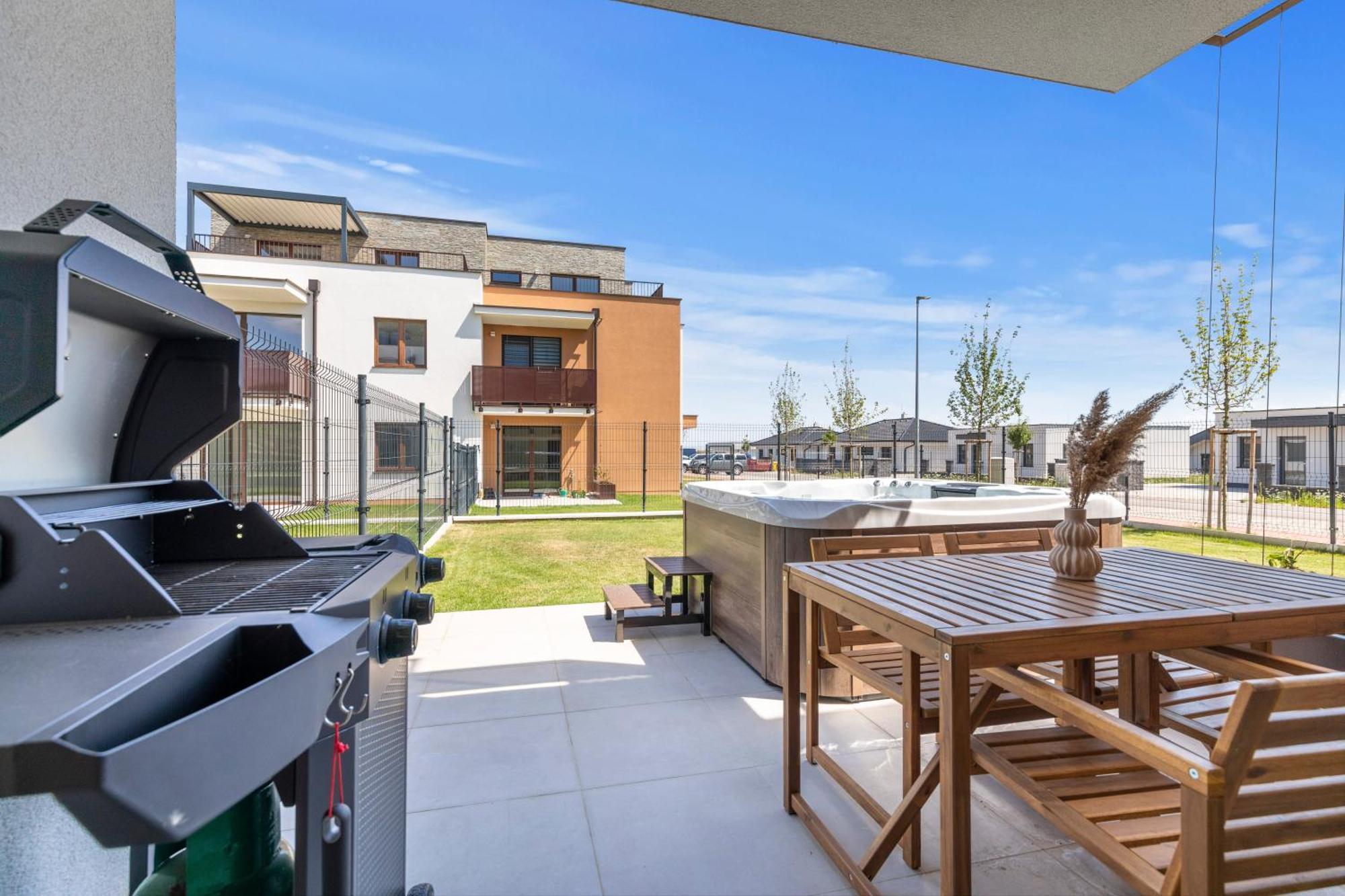 Boho Apt W Jacuzzi, Grill & Garden Modra Buitenkant foto